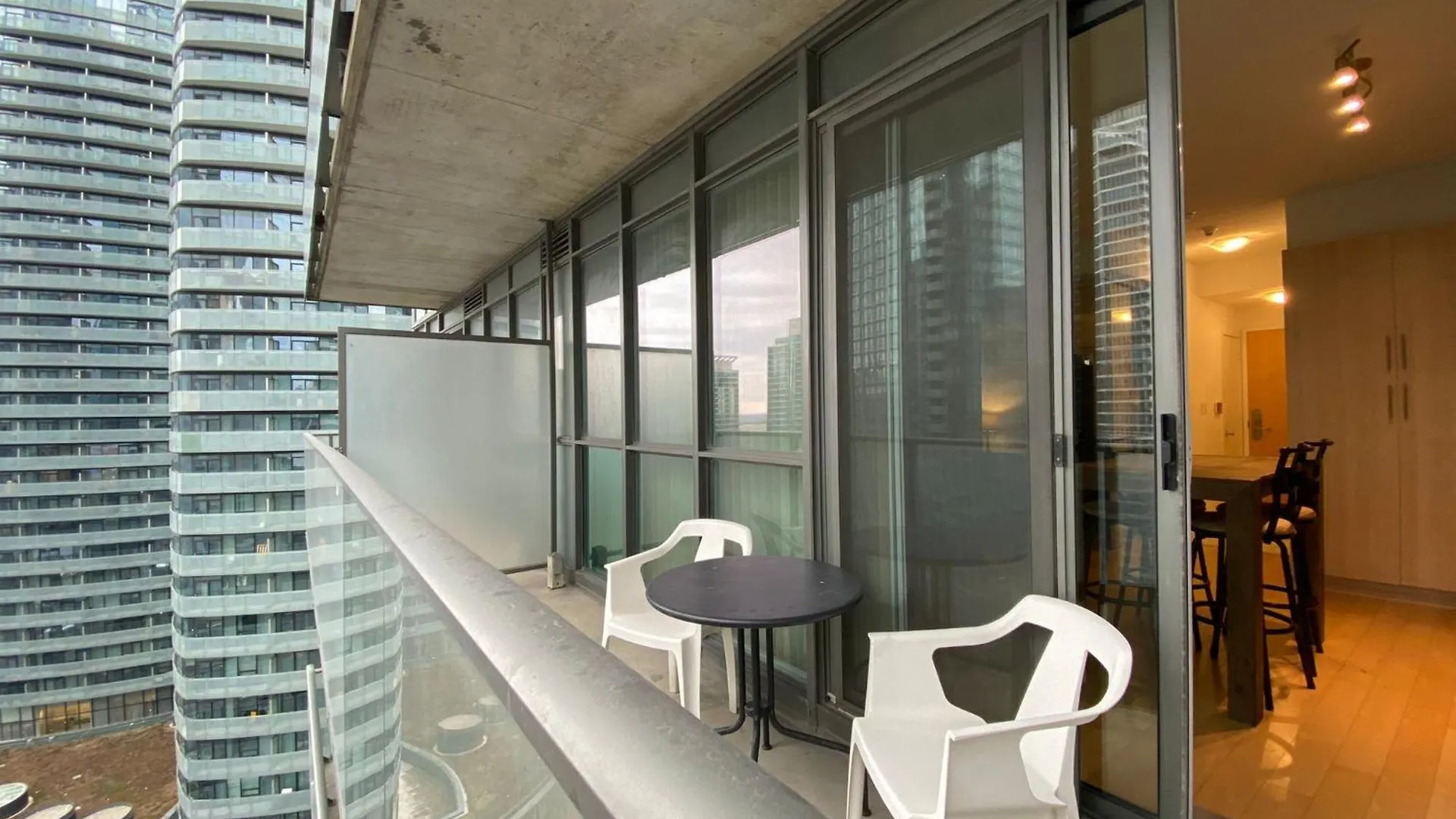 Lägenhet Monarch Residences Toronto