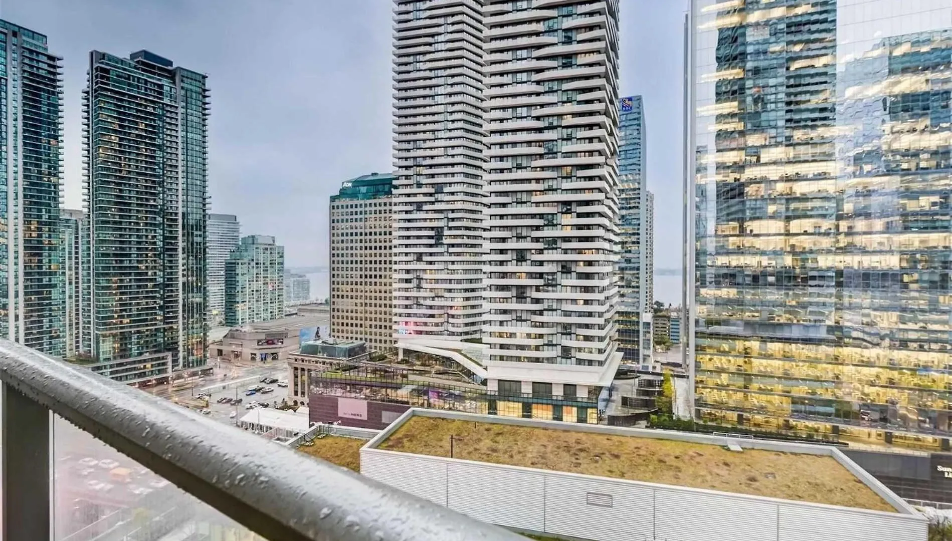 Monarch Residences 多伦多 0*,  加拿大