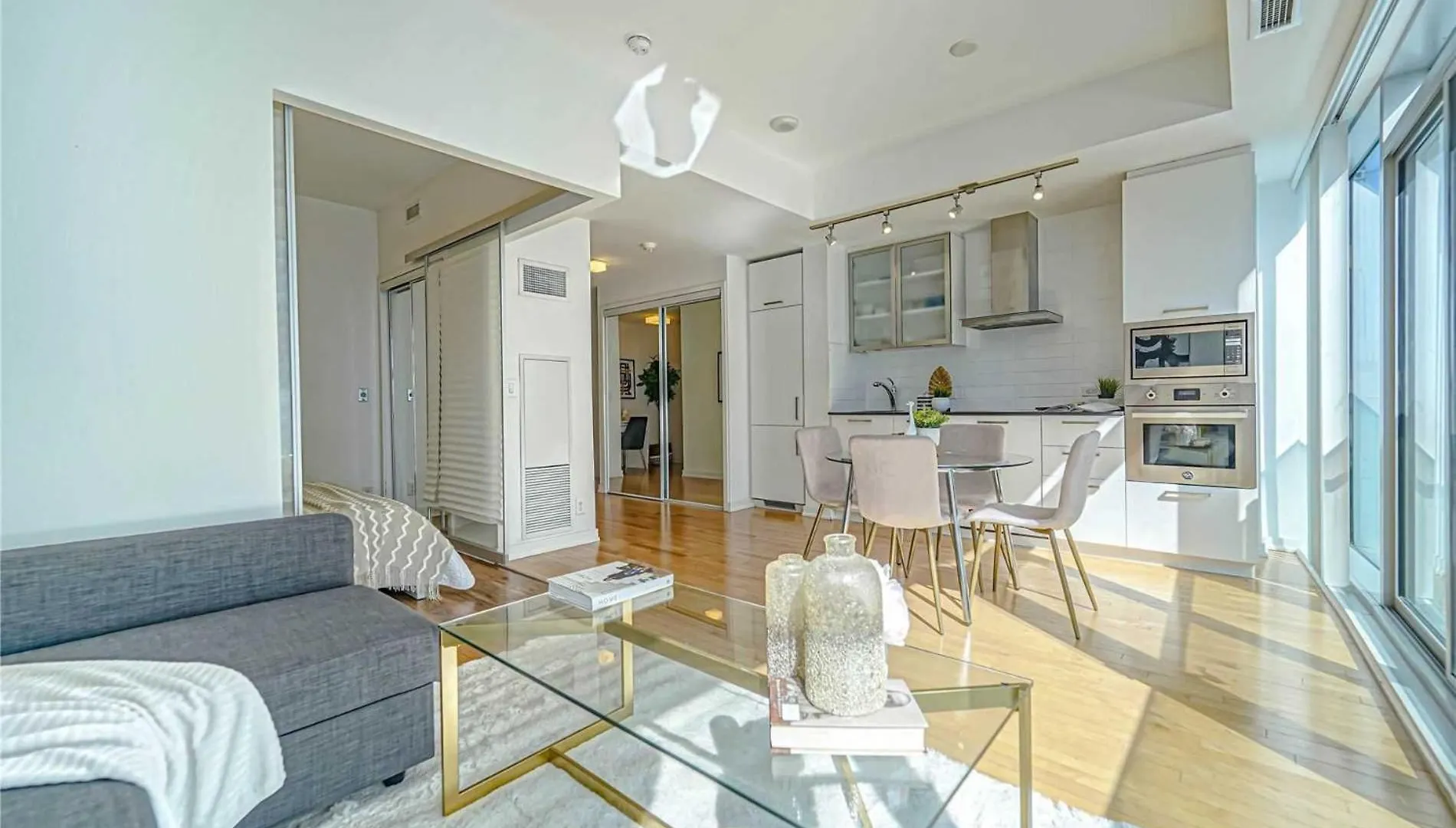 Monarch Residences Торонто 0*,