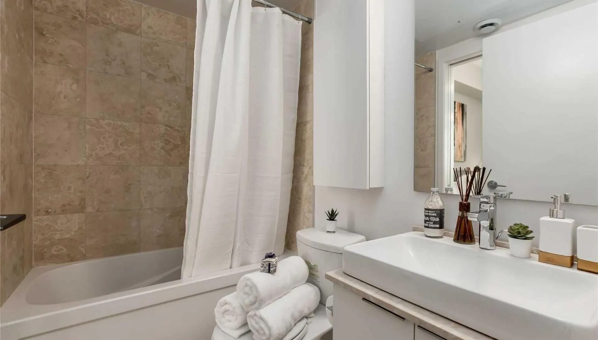Апартаменты Monarch Residences Торонто