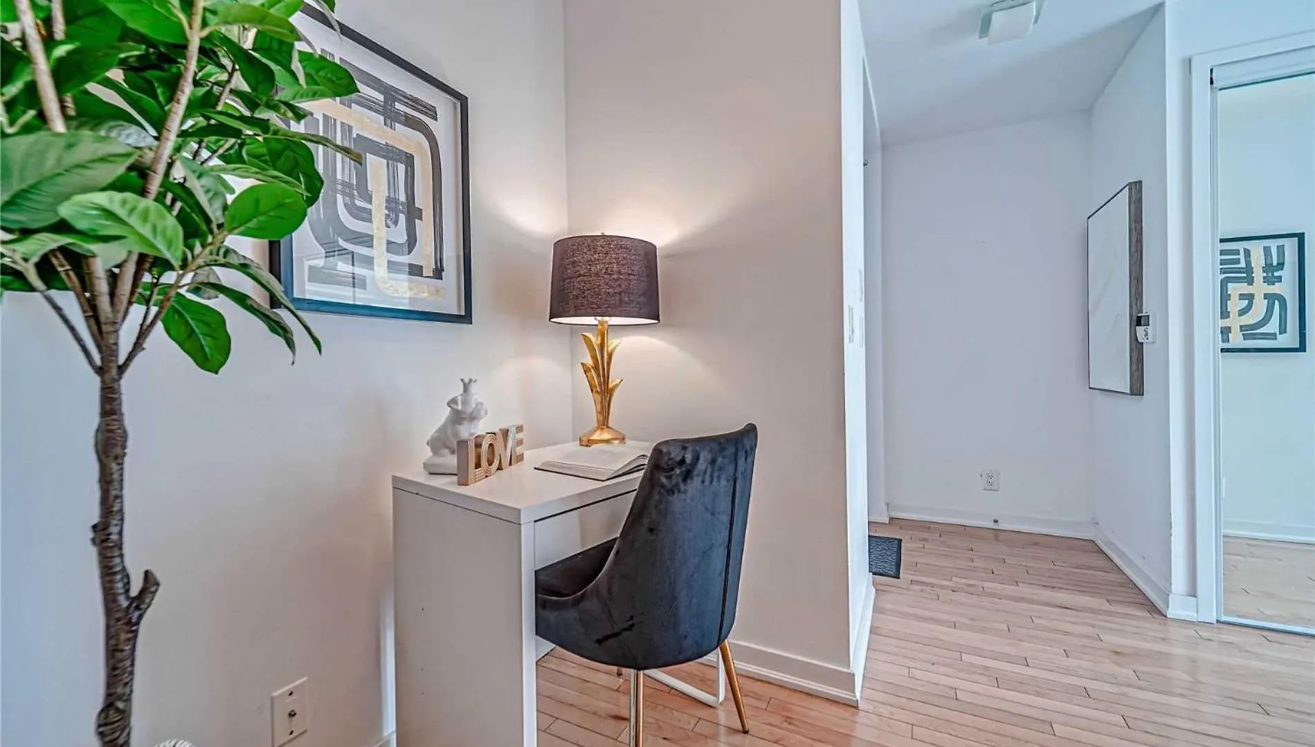 Monarch Residences Торонто Апартаменты