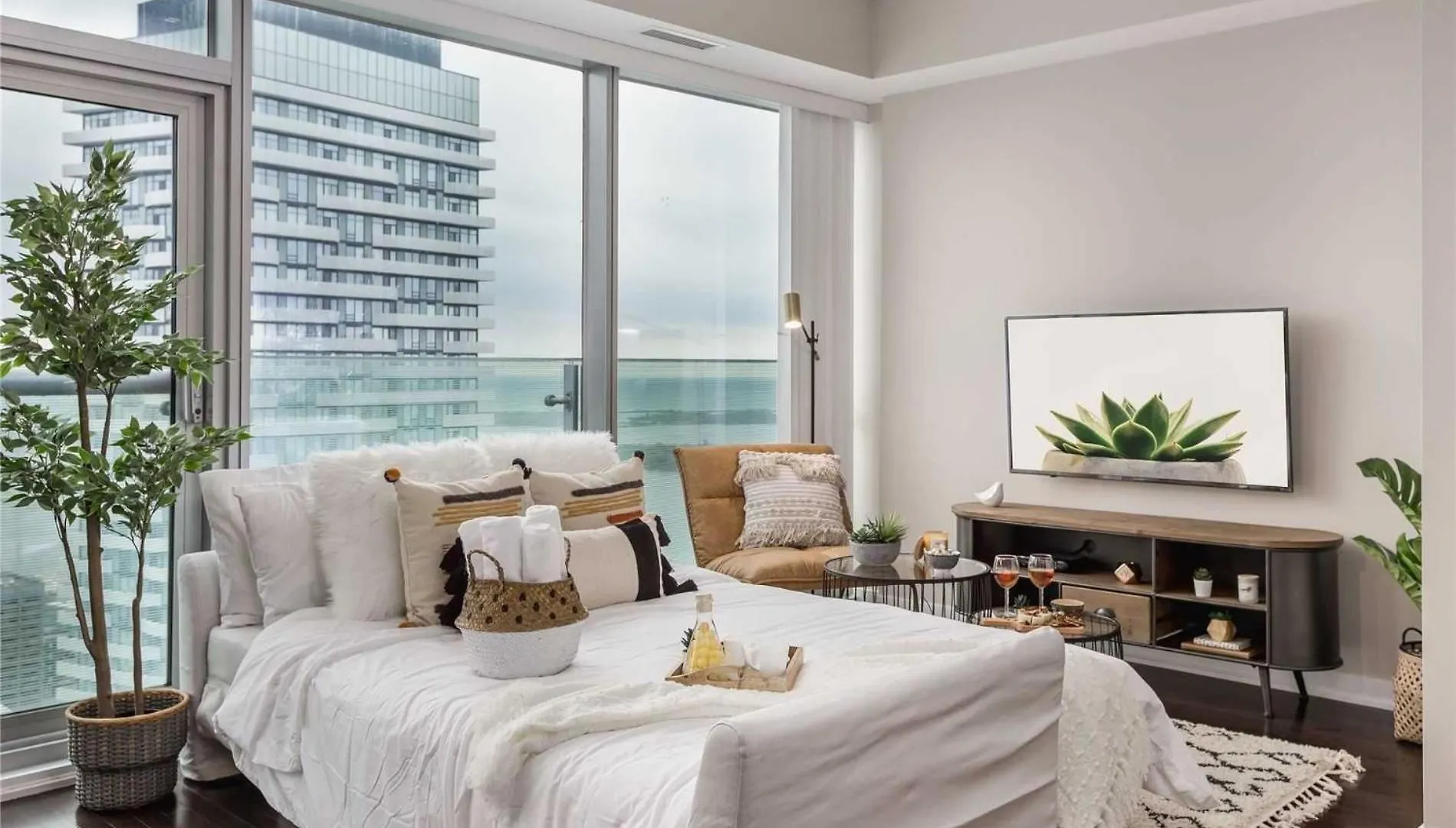 Monarch Residences Торонто 0*,