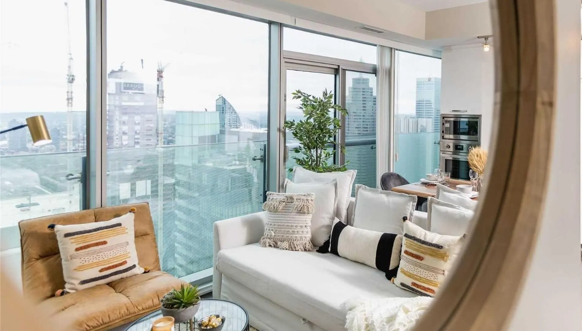Monarch Residences Торонто Апартаменты