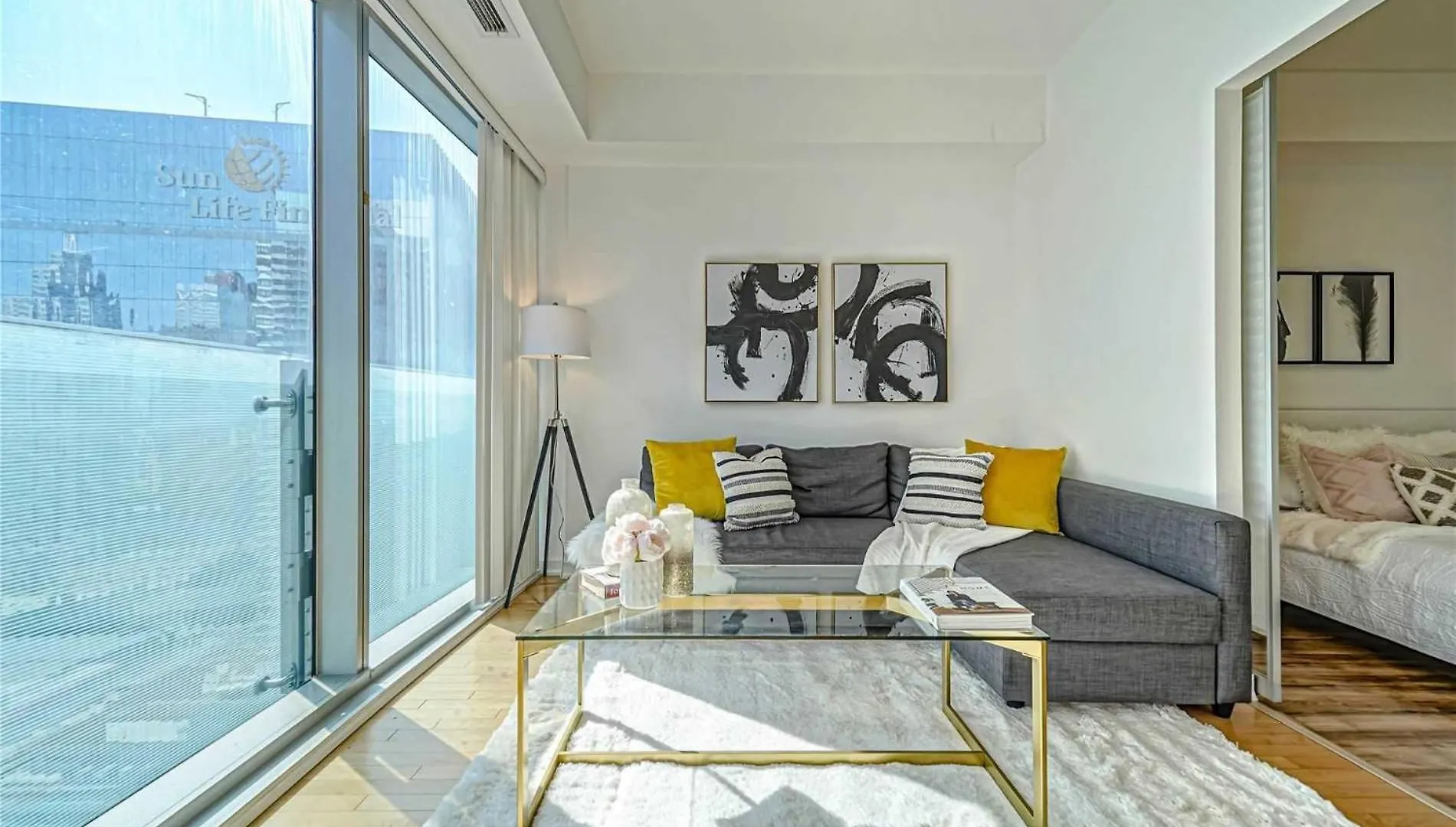 Апартаменты Monarch Residences Торонто Канада