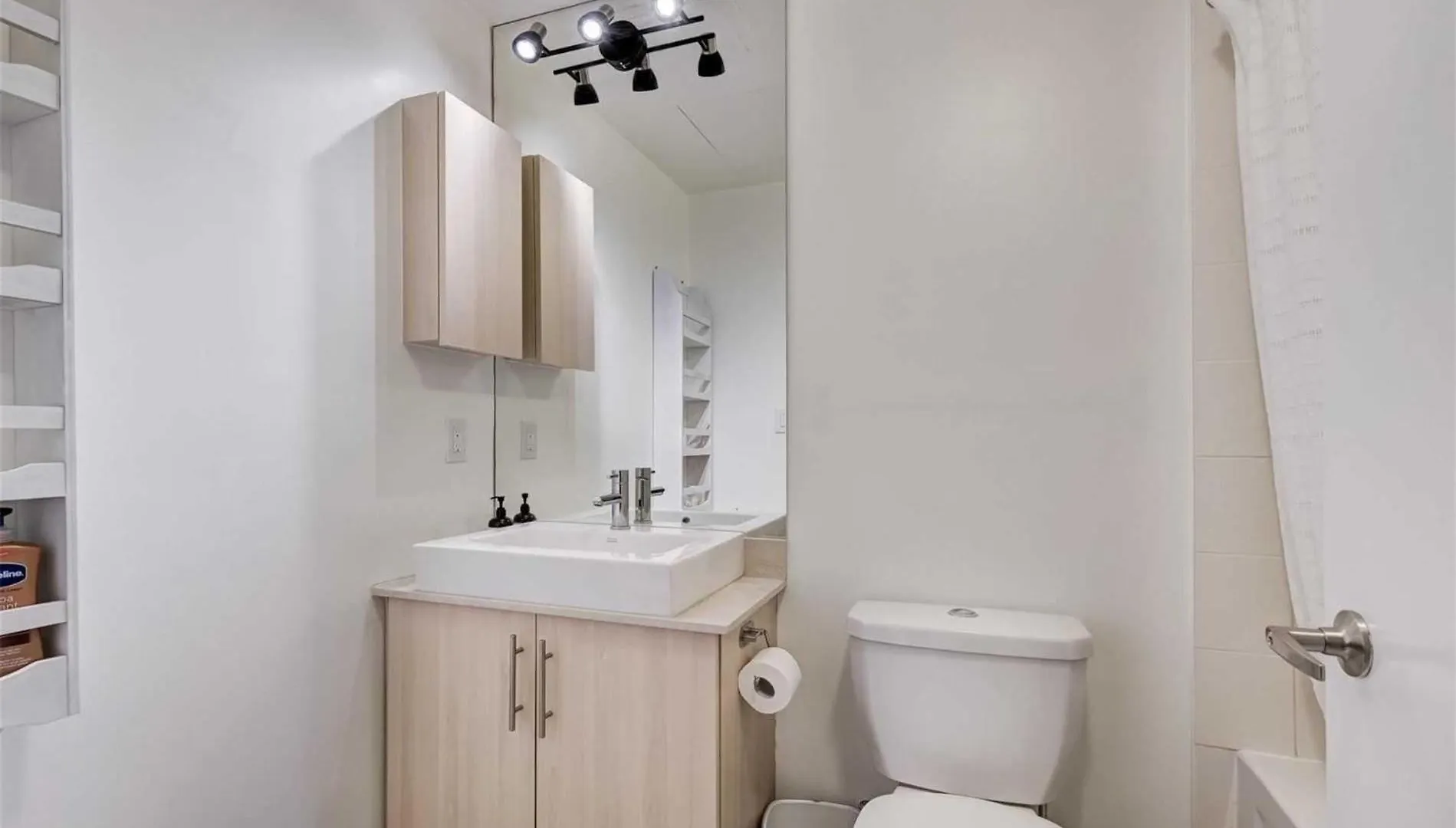 Monarch Residences Торонто Канада