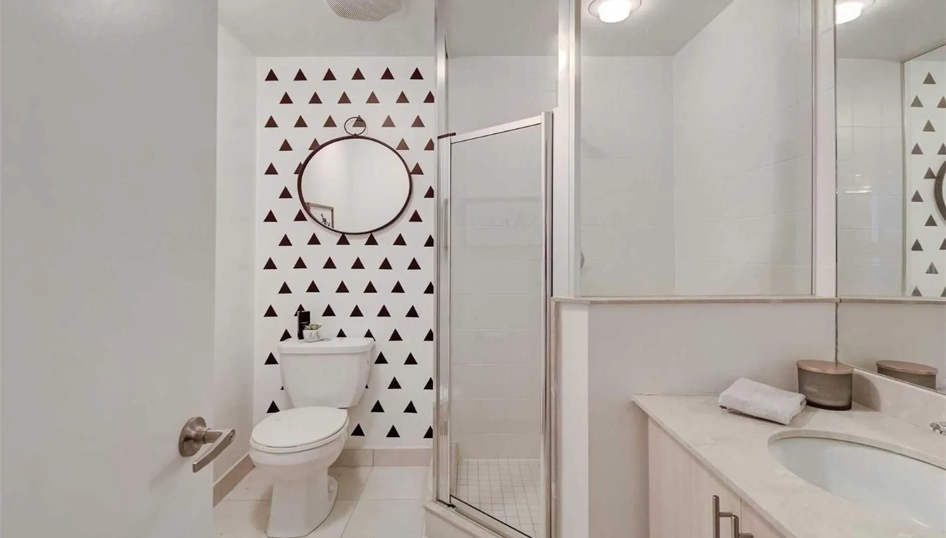 Monarch Residences Торонто 0*,  Канада